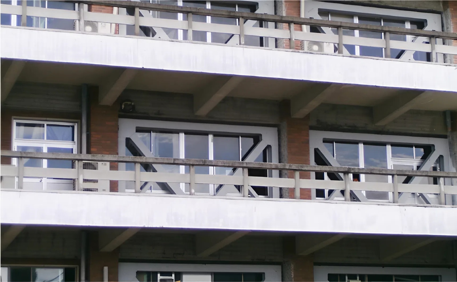 鉄骨ブレース建込後