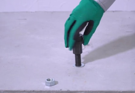 専用カプラをねじ込む