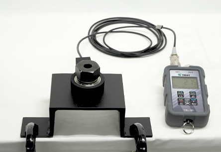 アンカー引張強度試験機 プロテスターTR　16 作業が終了したら電源をOFFにして、ロードセルのコネクタを取り外します。
電源がONの状態でコネクタを脱着しないでください。