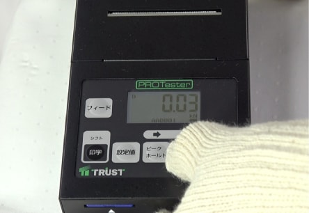 アンカー引張強度試験機 プロテスターTR　7 ゼロ点確認（載荷前の荷重確認）を行うため“ゼロ”ボタンを押し、LEDを点灯させます。