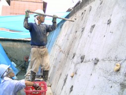 各種コンクリート切断工事　 マンション新築工事　静的破砕材挿入