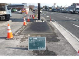 各種コンクリート切断工事　高速道路　トンネル間の道路情報板設備工事　完了