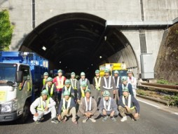 交通安全施設工事　中央自動車道　大月管内トンネル内装板工事　集合