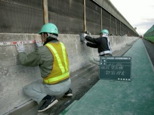 コンクリート補修工事　各種コンクリート切断工事　耐震補強工事（土木インフラ）　高速道路　高架橋壁高欄補強工事