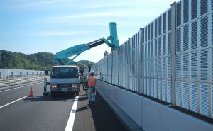 交通安全施設工事　 山陽自動車道　遮音壁取替工事